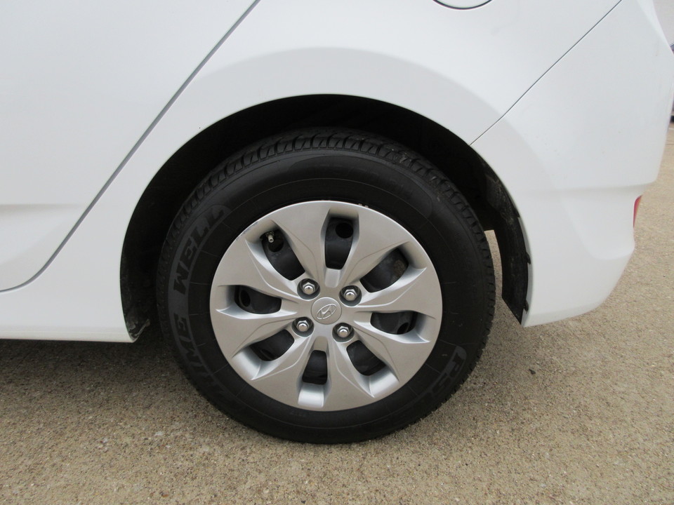 2017 Hyundai Accent SE 5-Door 6A