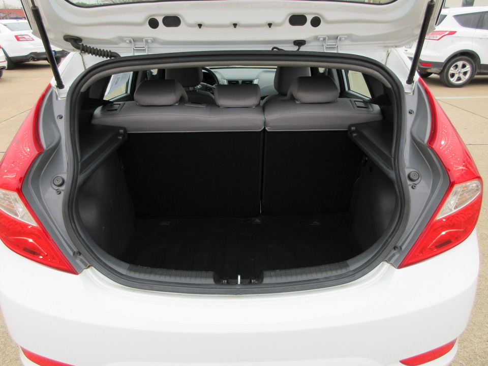 2017 Hyundai Accent SE 5-Door 6A
