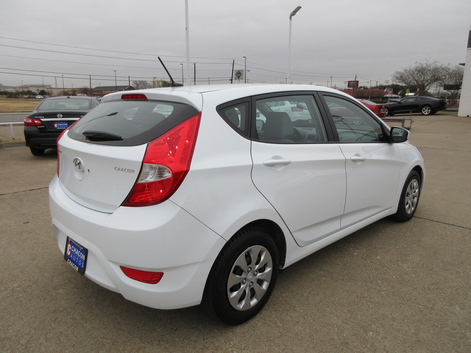 2017 Hyundai Accent SE 5-Door 6A