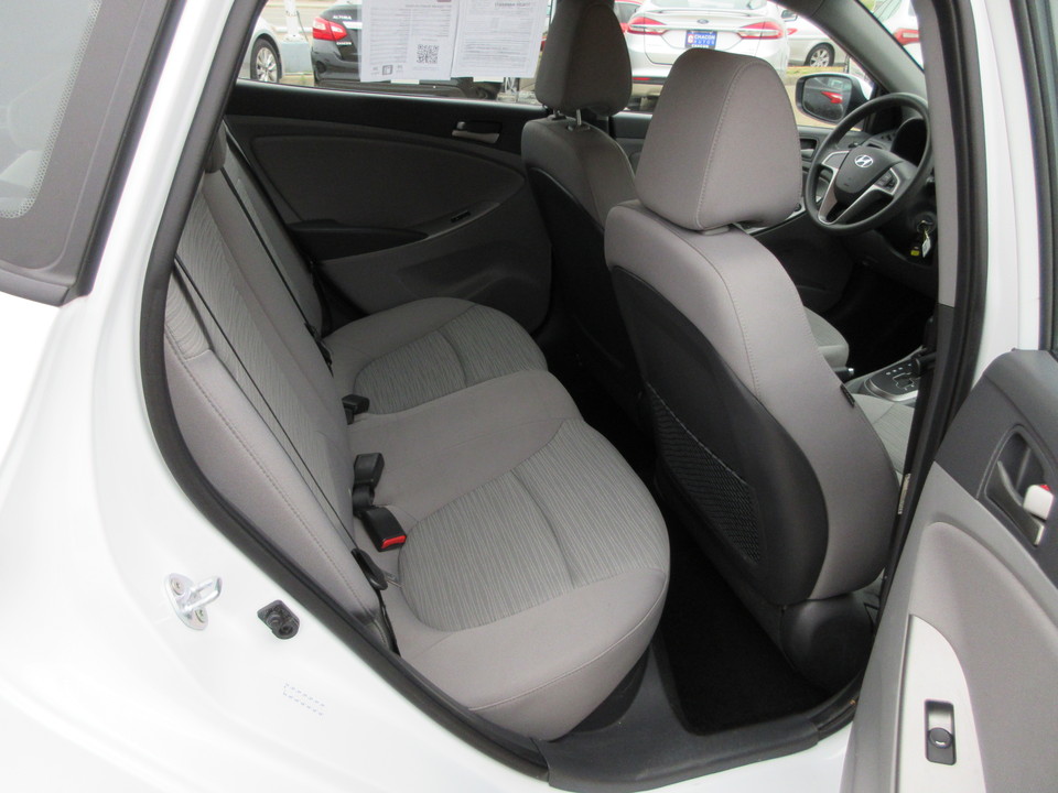 2017 Hyundai Accent SE 5-Door 6A