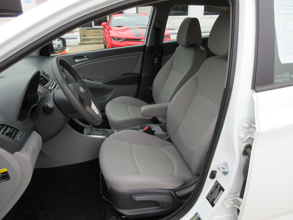 2017 Hyundai Accent SE 5-Door 6A