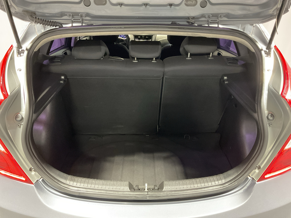 2017 Hyundai Accent SE 5-Door 6A