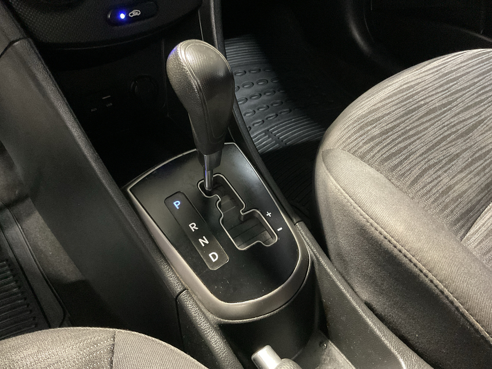 2017 Hyundai Accent SE 5-Door 6A
