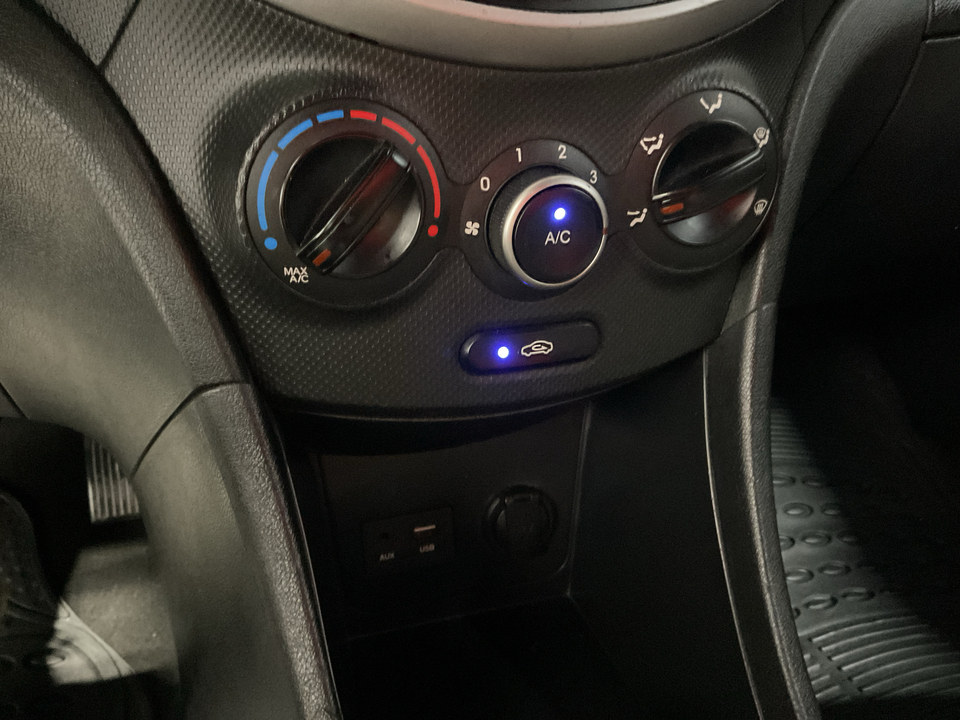 2017 Hyundai Accent SE 5-Door 6A
