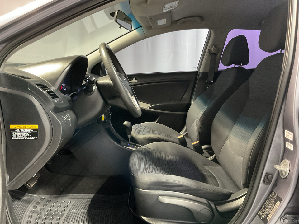 2017 Hyundai Accent SE 5-Door 6A