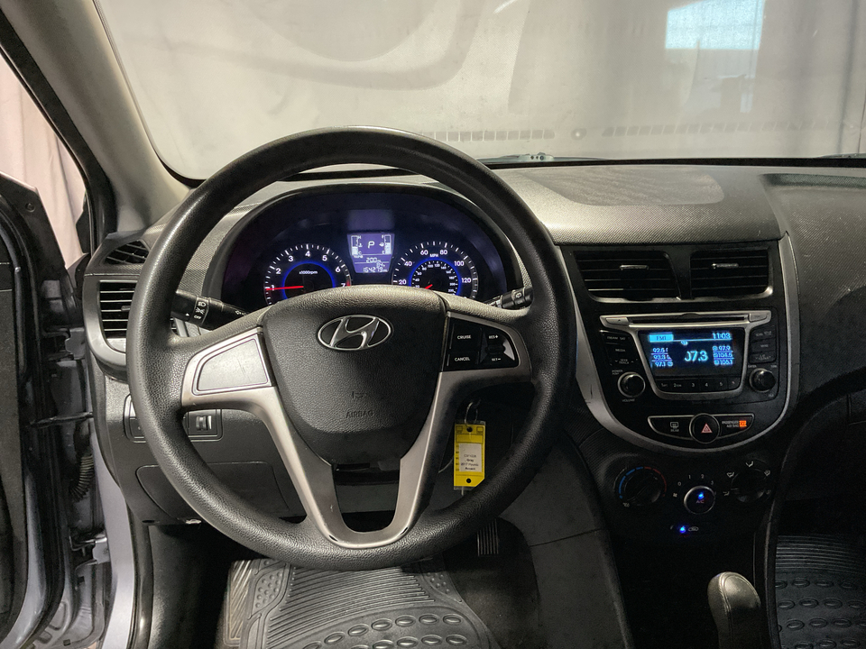 2017 Hyundai Accent SE 5-Door 6A
