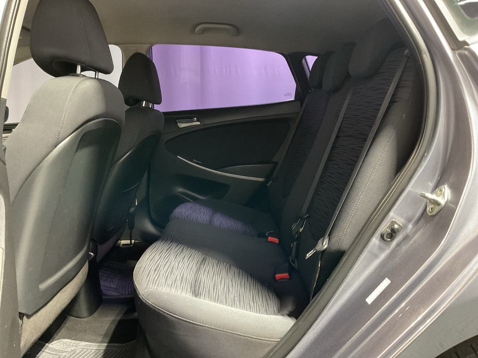 2017 Hyundai Accent SE 5-Door 6A