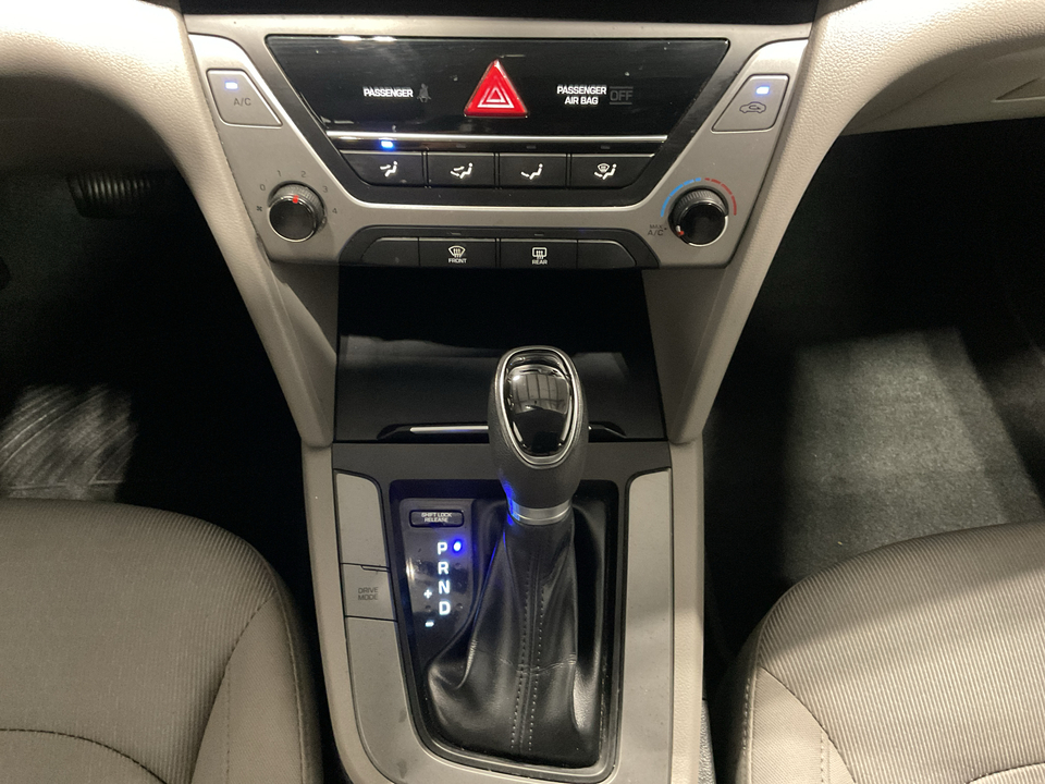 2017 Hyundai Elantra SE 6AT