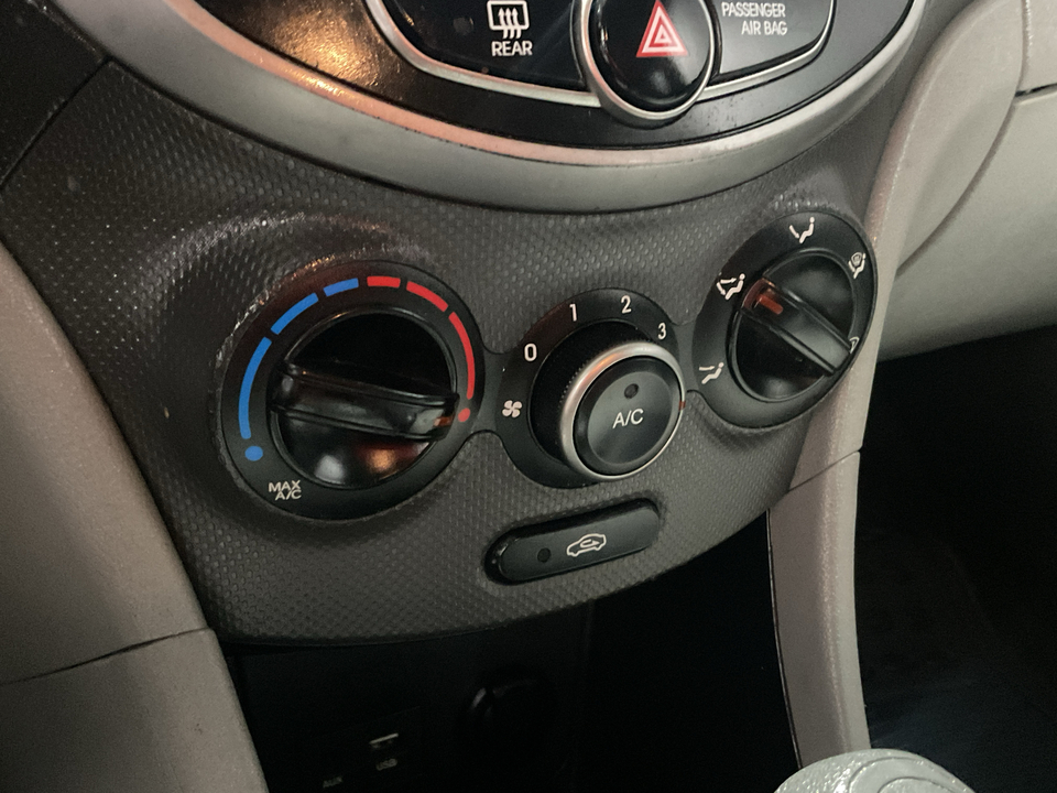 2017 Hyundai Accent SE 4-Door 6A