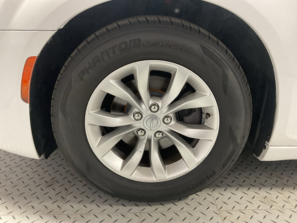 2018 Chrysler 300 Touring