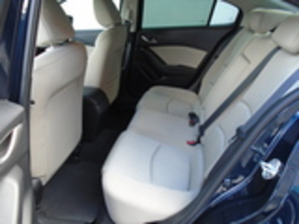 2016 Mazda MAZDA3 i Touring AT 4-Door
