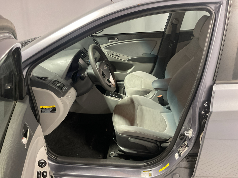 2017 Hyundai Accent SE 4-Door 6A
