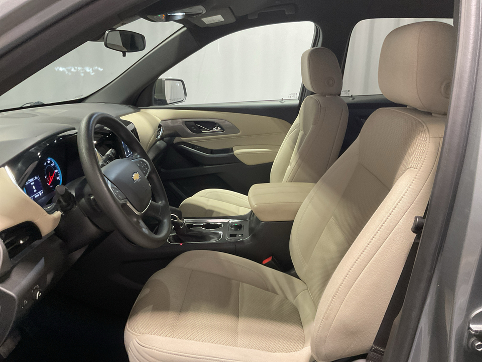 2023 Chevrolet Traverse LS FWD