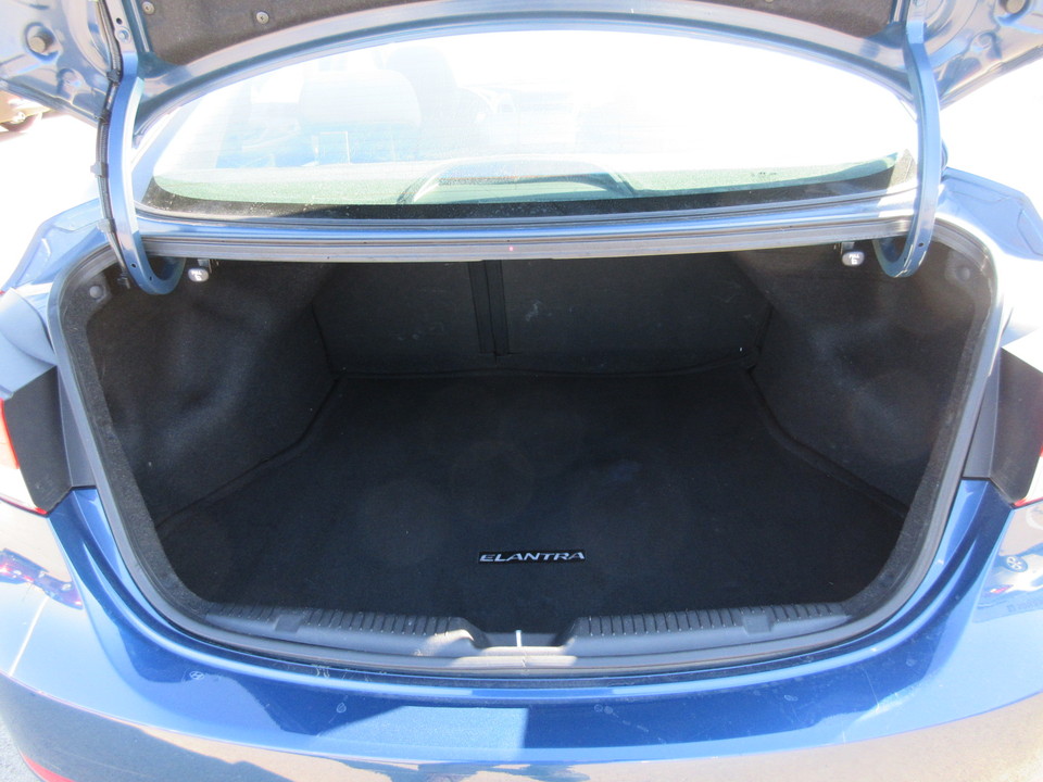 2015 Hyundai Elantra SE 6AT