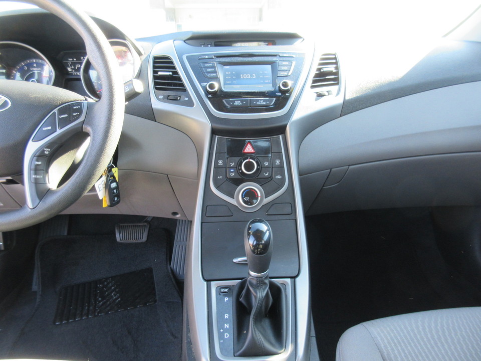 2015 Hyundai Elantra SE 6AT