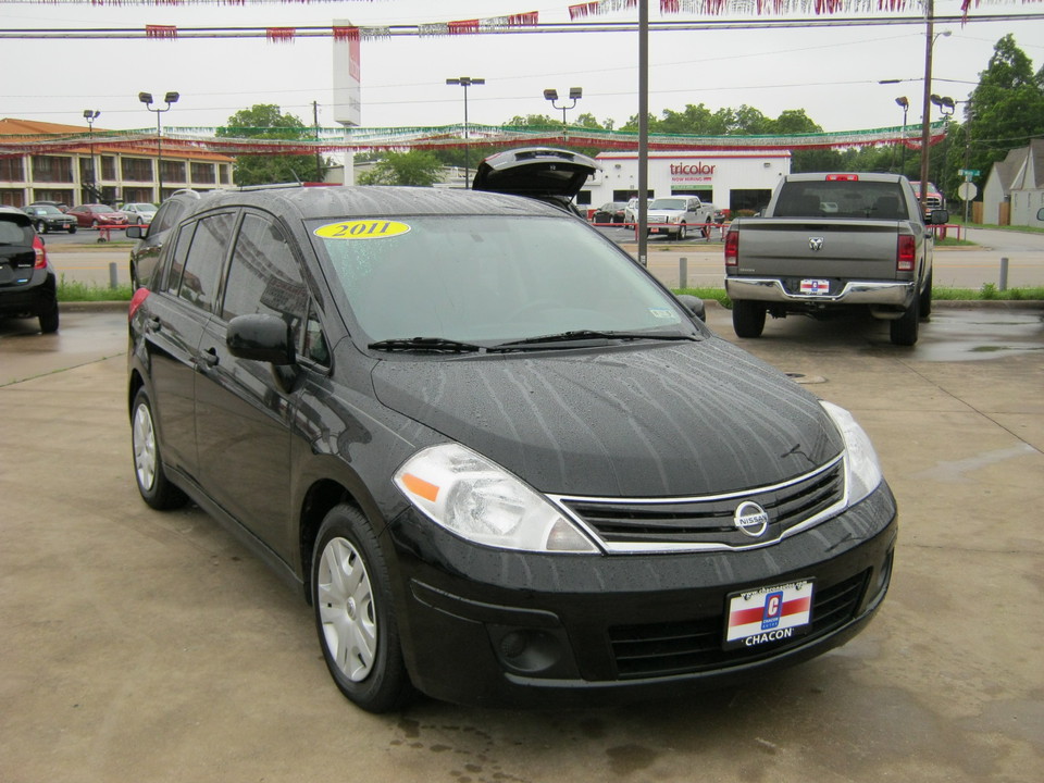 2011 Nissan Versa 1.8 S Hatchback