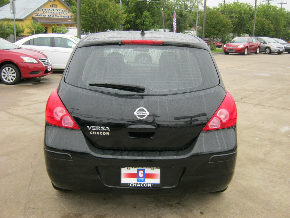 2011 Nissan Versa 1.8 S Hatchback