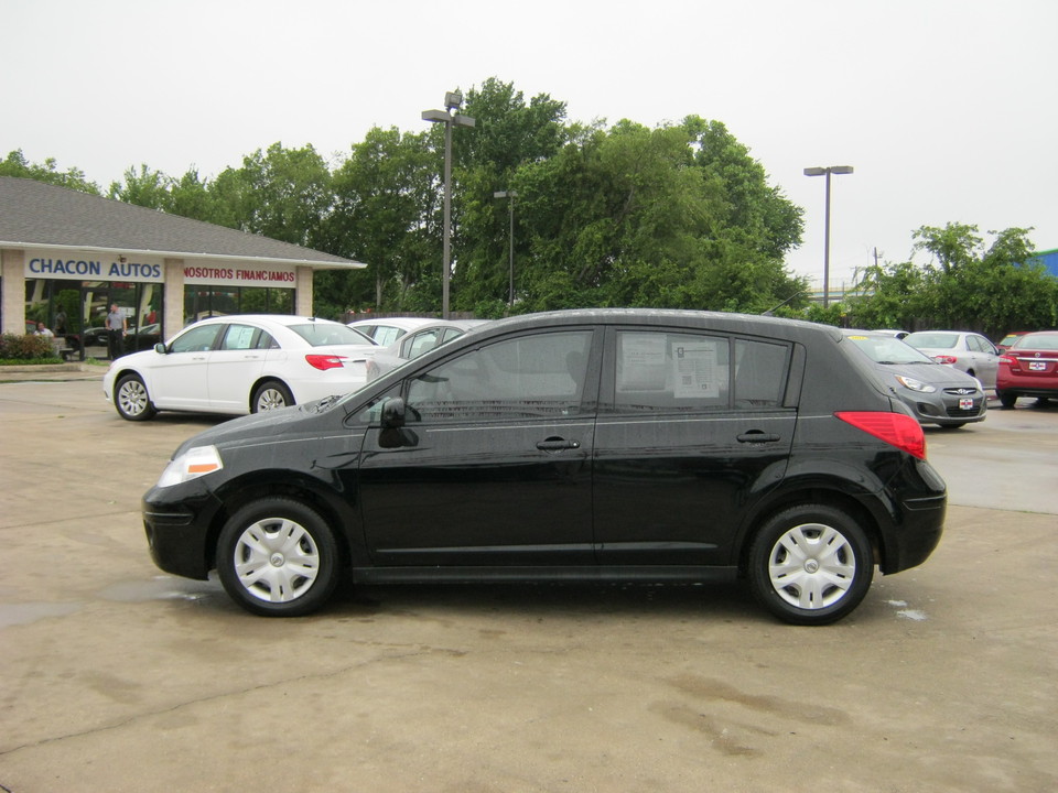 2011 Nissan Versa 1.8 S Hatchback