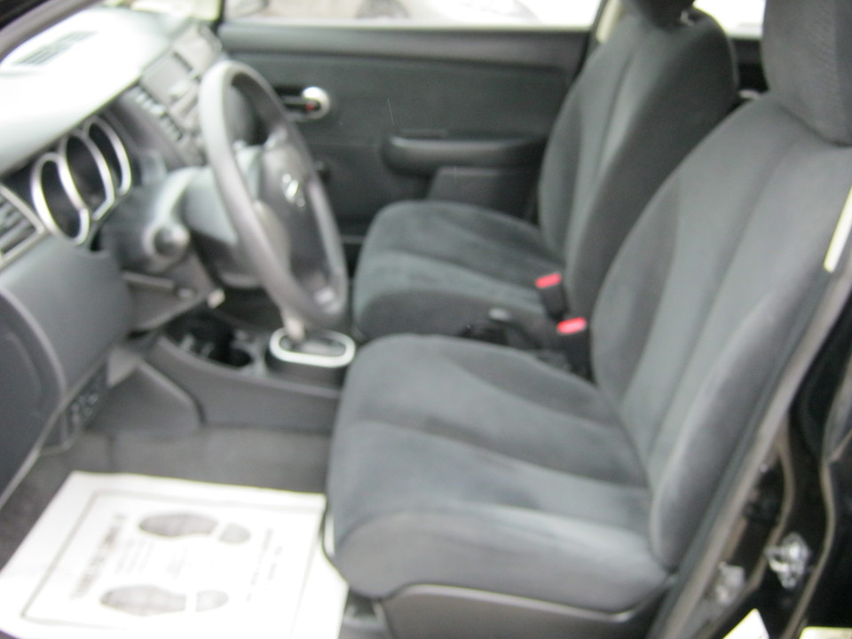 2011 Nissan Versa 1.8 S Hatchback