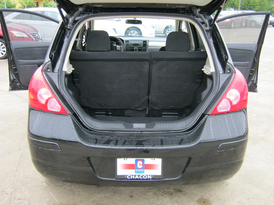 2011 Nissan Versa 1.8 S Hatchback