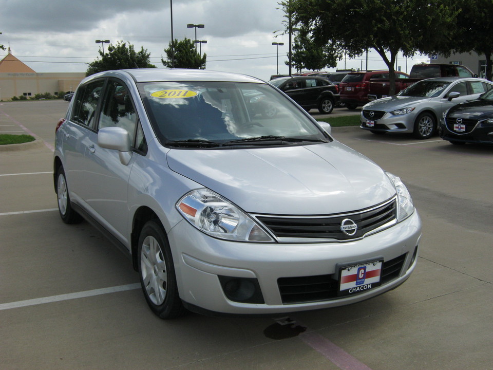 2011 Nissan Versa 1.8 S Hatchback
