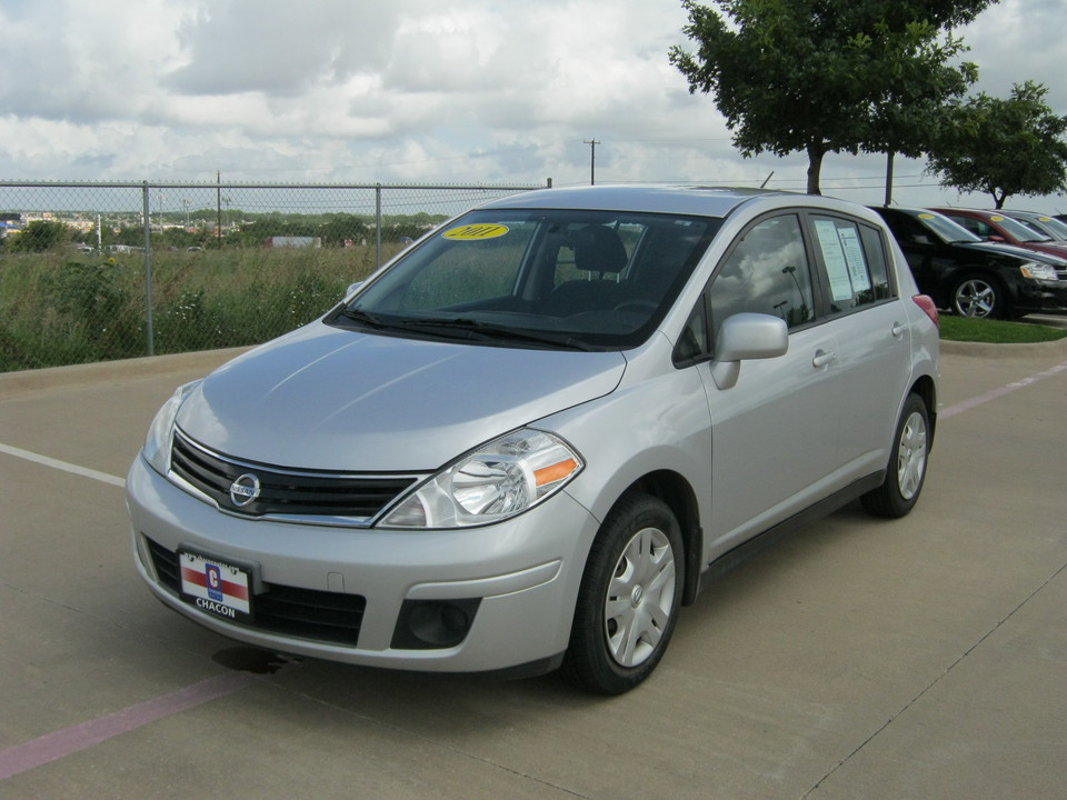 2011 Nissan Versa 1.8 S Hatchback