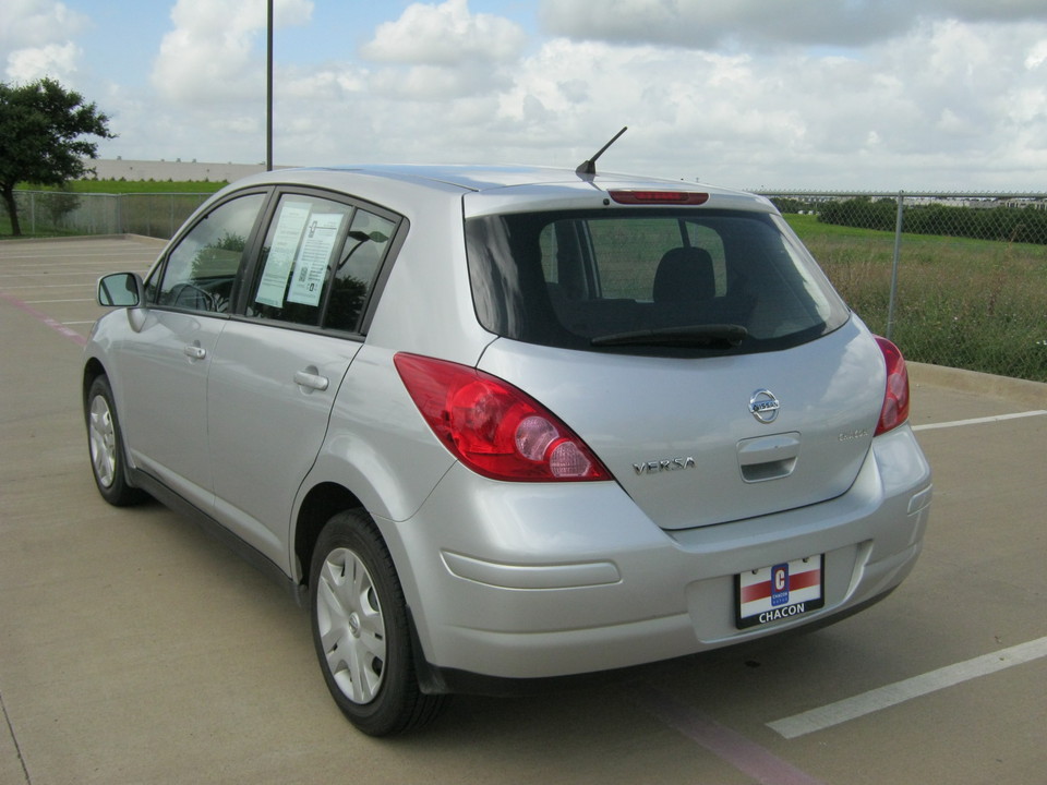 2011 Nissan Versa 1.8 S Hatchback