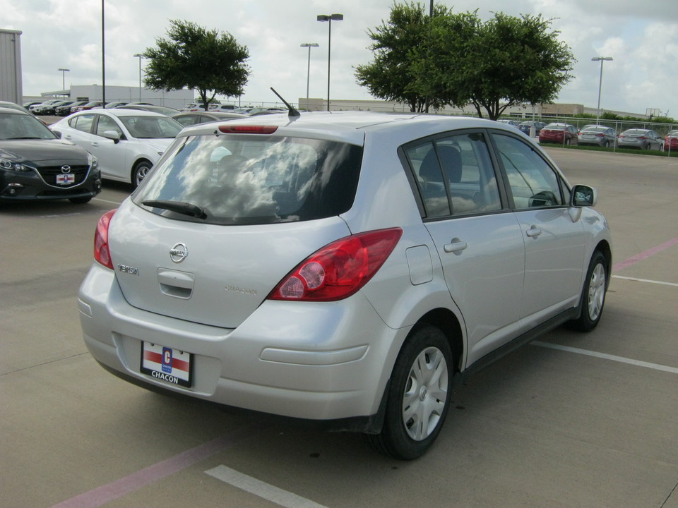 2011 Nissan Versa 1.8 S Hatchback