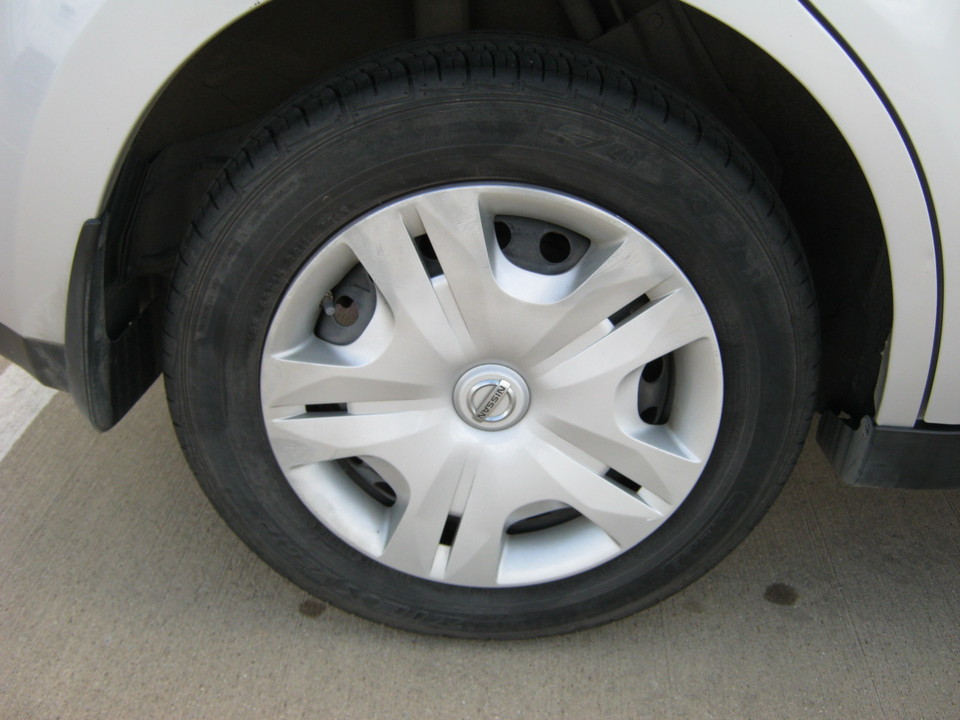 2011 Nissan Versa 1.8 S Hatchback