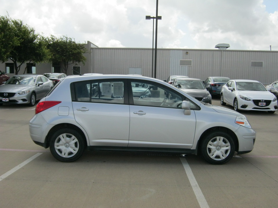 2011 Nissan Versa 1.8 S Hatchback