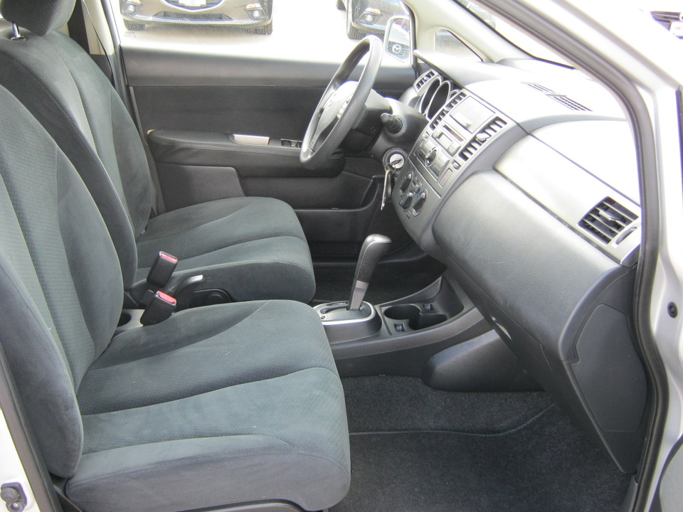 2011 Nissan Versa 1.8 S Hatchback