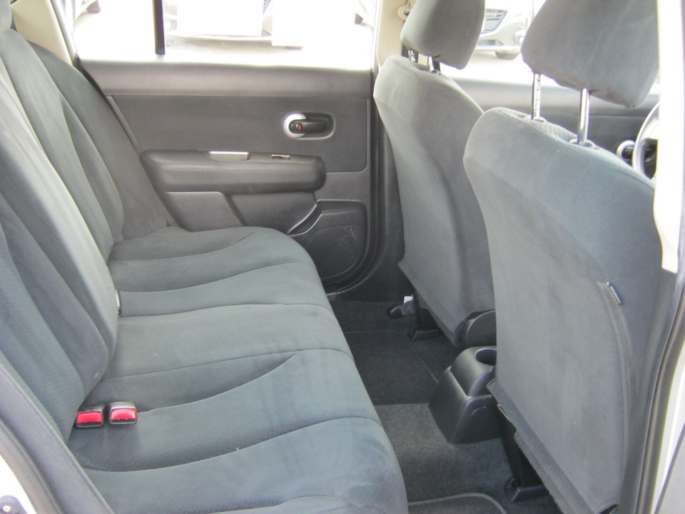 2011 Nissan Versa 1.8 S Hatchback