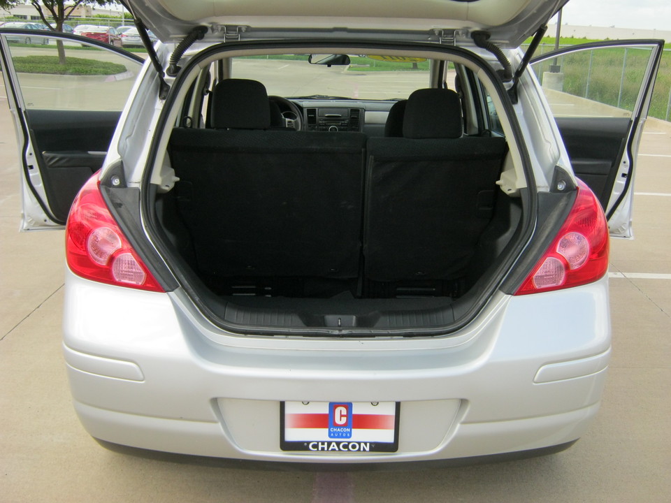 2011 Nissan Versa 1.8 S Hatchback
