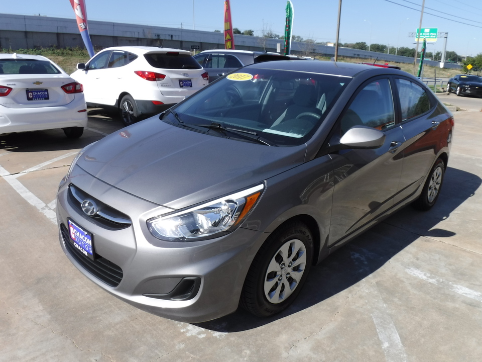 Used 2017 Hyundai Accent SE 4-Door 6A for Sale - Chacon Autos