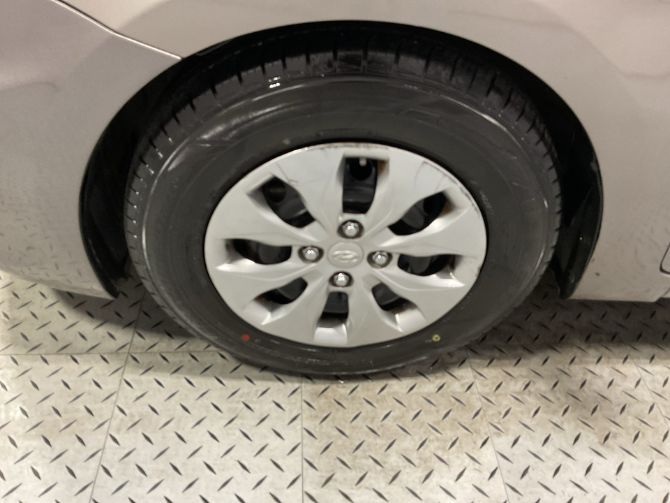 2017 Hyundai Accent SE 4-Door 6A