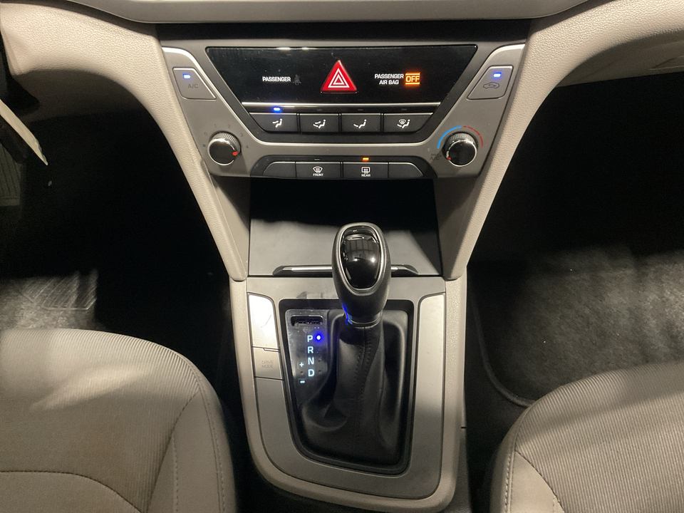 2017 Hyundai Elantra SE 6AT