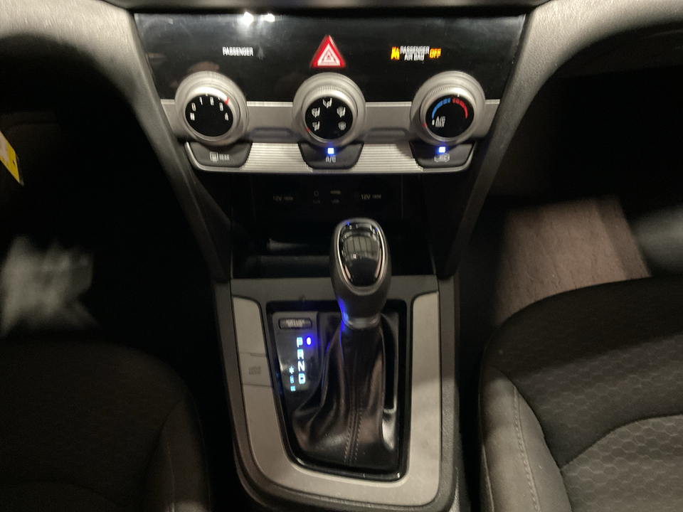 2019 Hyundai Elantra SE 6AT