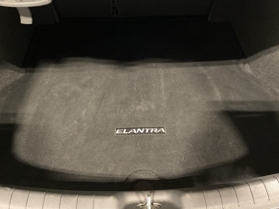 2019 Hyundai Elantra SE 6AT