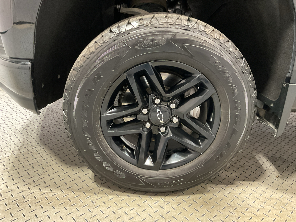 2021 Chevrolet Silverado 1500 Custom Trail Boss Crew Cab Short Box 4WD