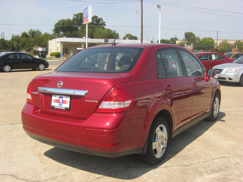 2010 Nissan Versa 1.8 SL Sedan