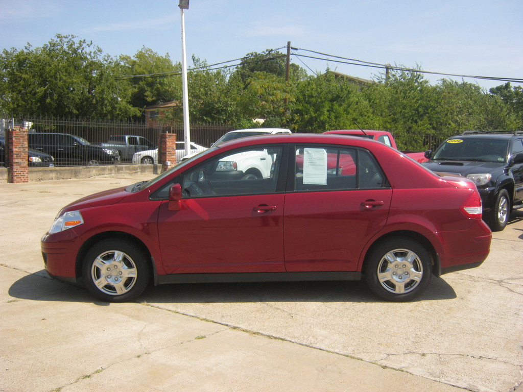 2010 Nissan Versa 1.8 SL Sedan