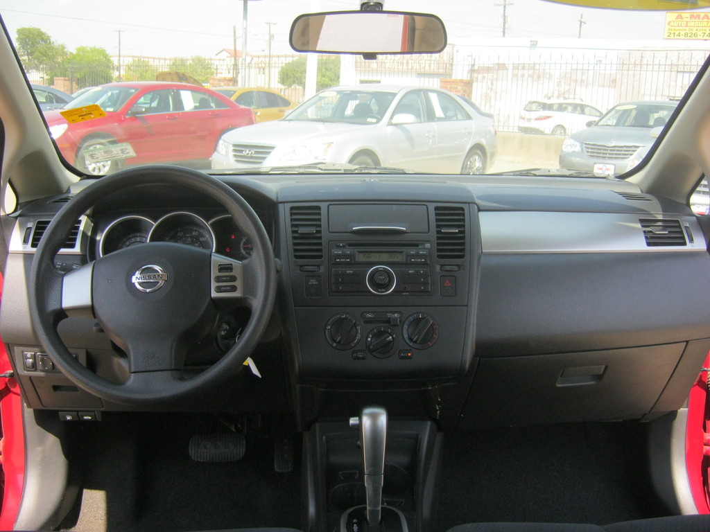 2010 Nissan Versa 1.8 SL Sedan