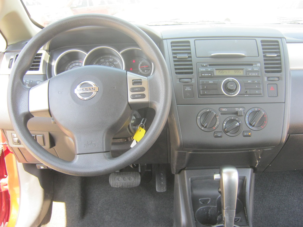 2010 Nissan Versa 1.8 SL Sedan