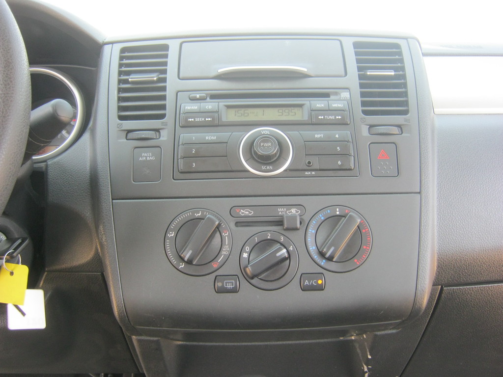 2010 Nissan Versa 1.8 SL Sedan