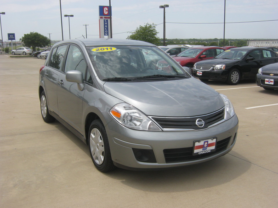 2011 Nissan Versa 1.8 S Hatchback