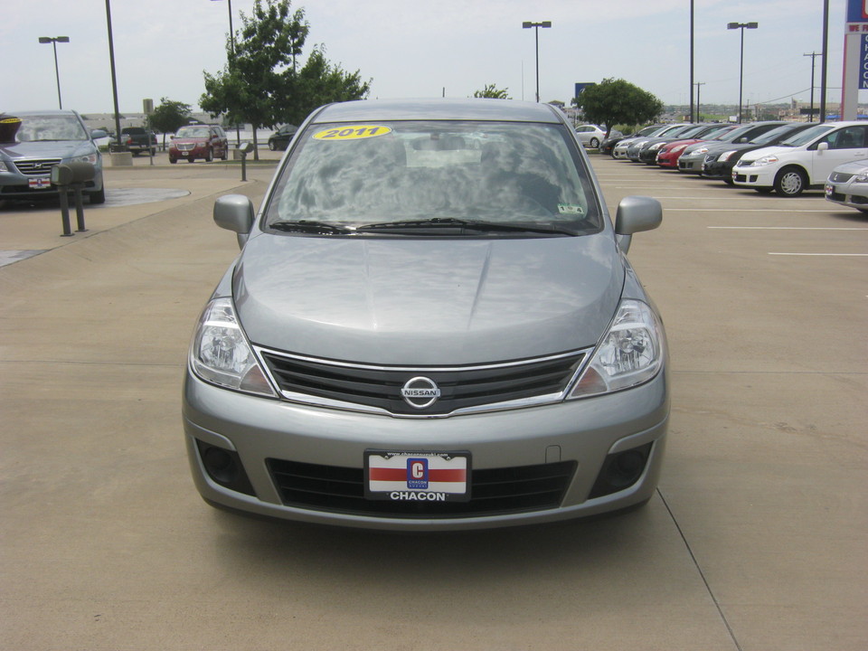 2011 Nissan Versa 1.8 S Hatchback