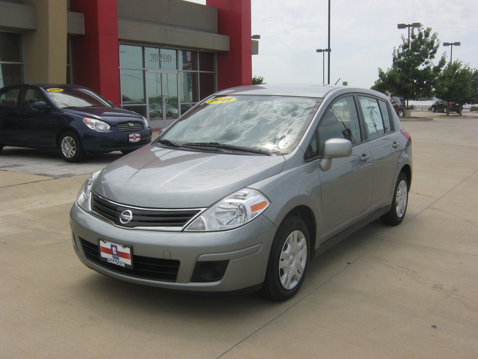 2011 Nissan Versa 1.8 S Hatchback