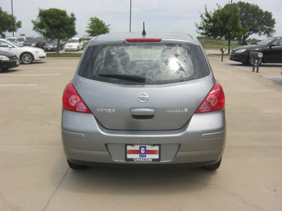 2011 Nissan Versa 1.8 S Hatchback
