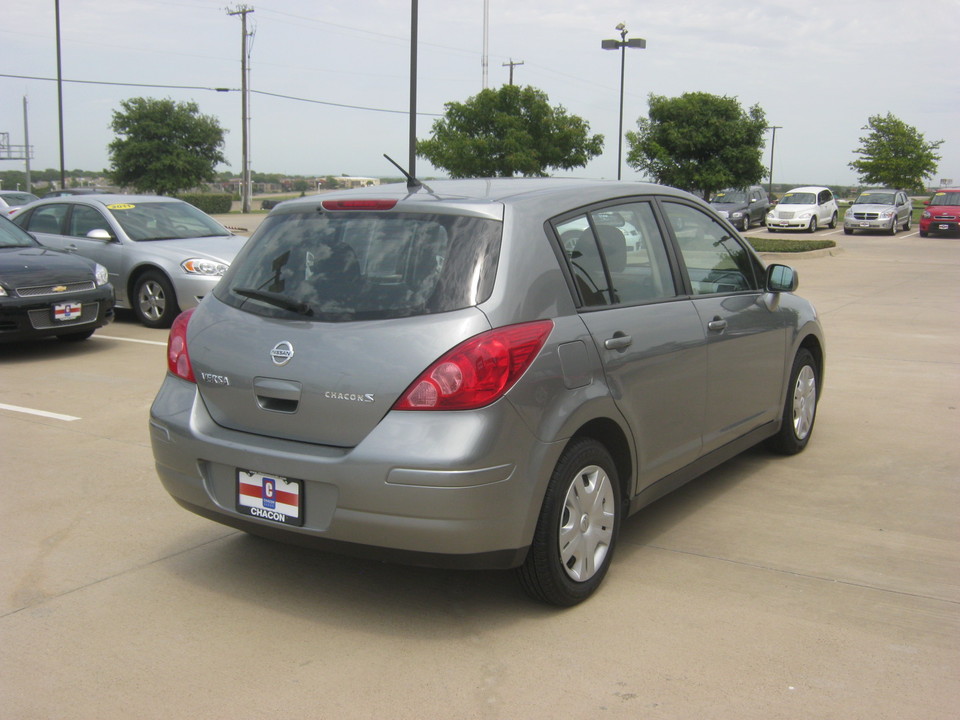 2011 Nissan Versa 1.8 S Hatchback