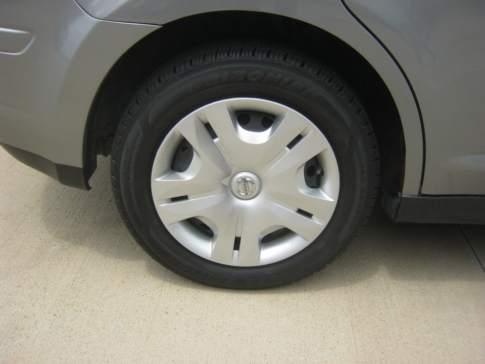 2011 Nissan Versa 1.8 S Hatchback